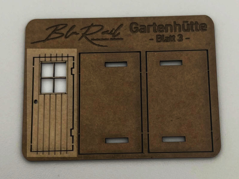 Bildbeschreibung: Kleine Gartenhütte (H0):  Einbau der Tür, Markierung der erforderlichen Einzelteile