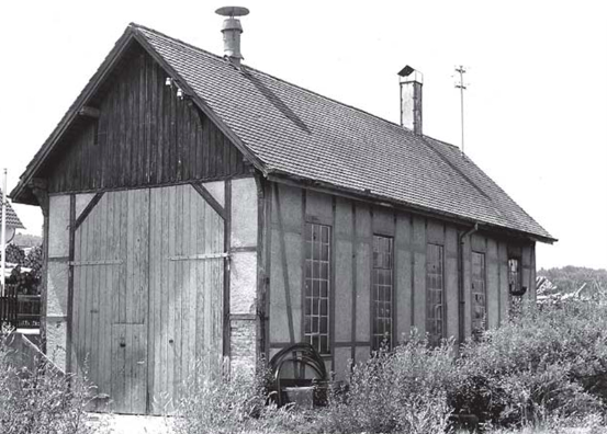 Foto vom kleinen Lokschuppen des Bahnhofes Dettenhausen. Der Lokschuppen wurde bereits vor vielen Jahren abgerissen. Foto: Günther Hildebrand